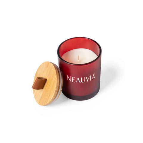 Candela rossa con coperchio in legno a marchio Neauvia 